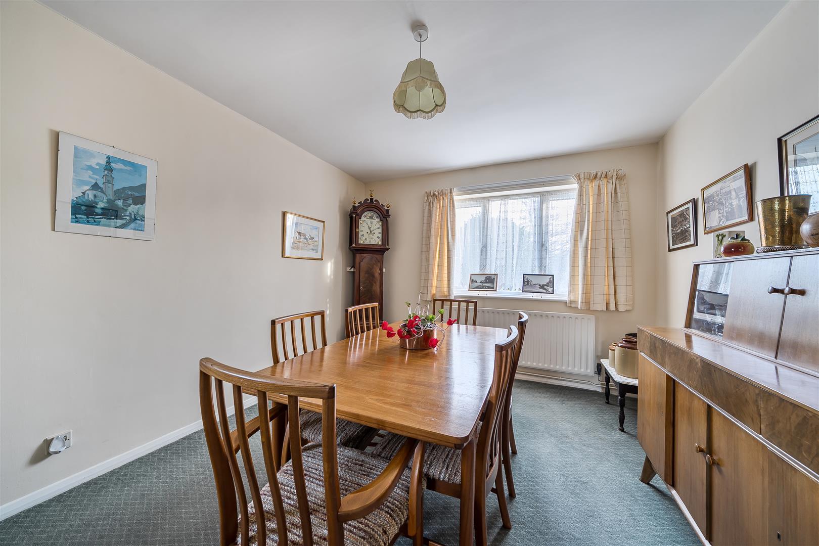 Detached Bungalow Photo 3