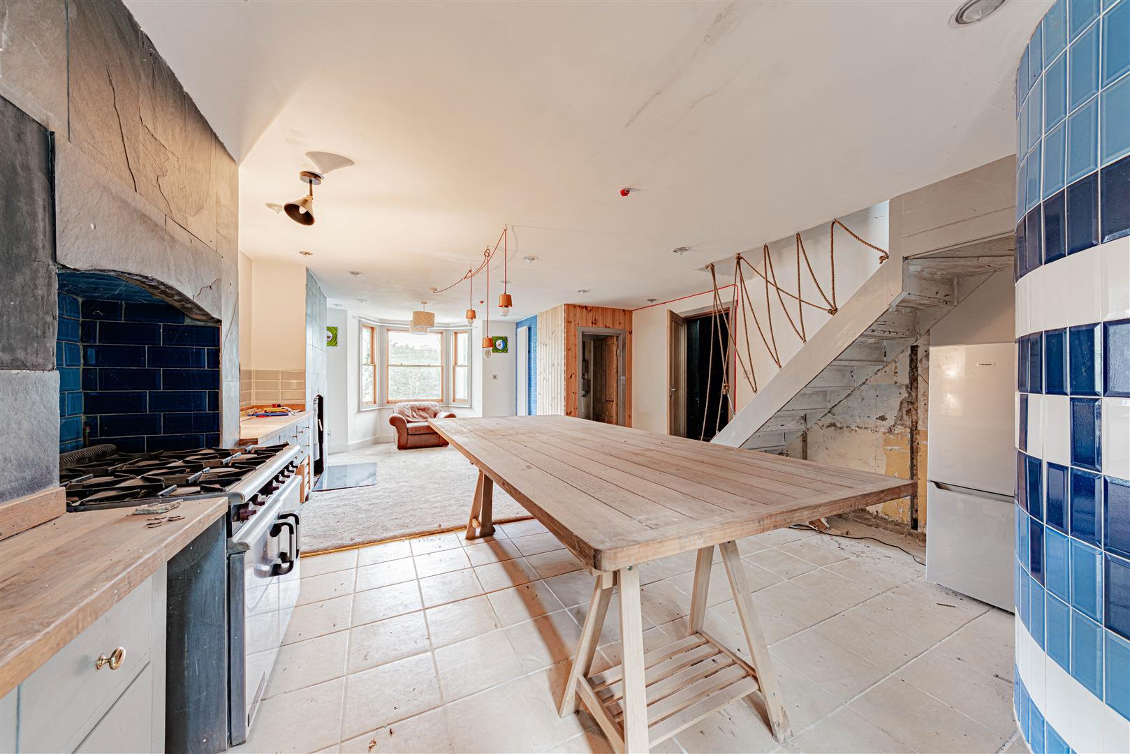 Semi-Detached House Photo 3