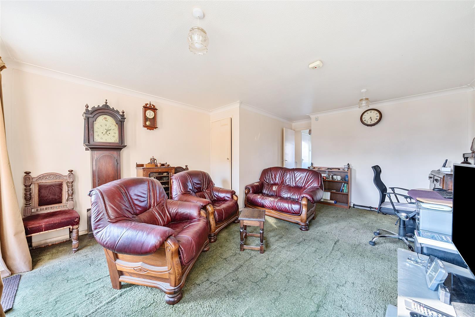 Link Detached House Photo 3