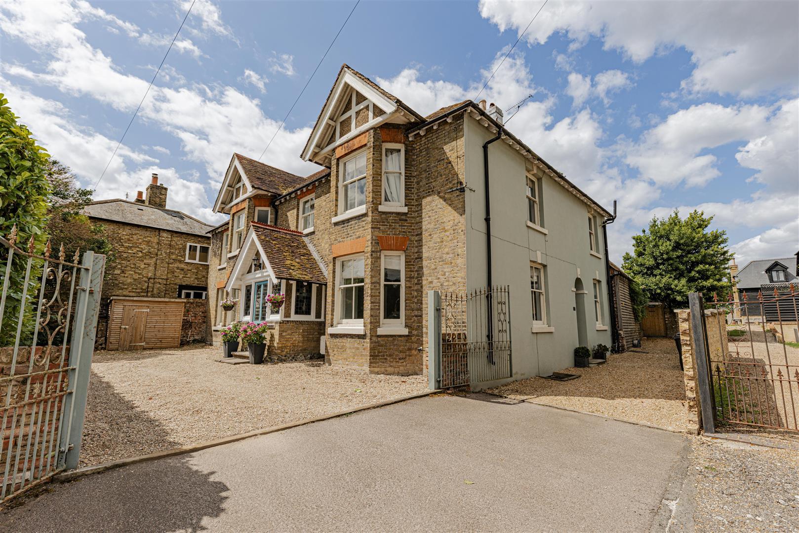 Detached House Main Photo