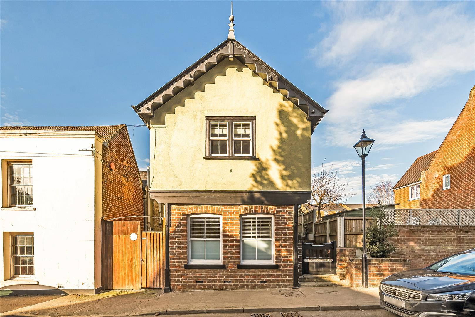 Detached House Main Photo