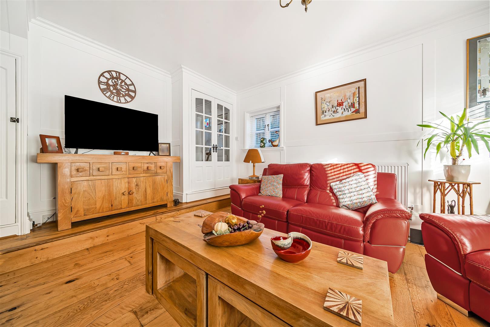 Detached House Photo 2