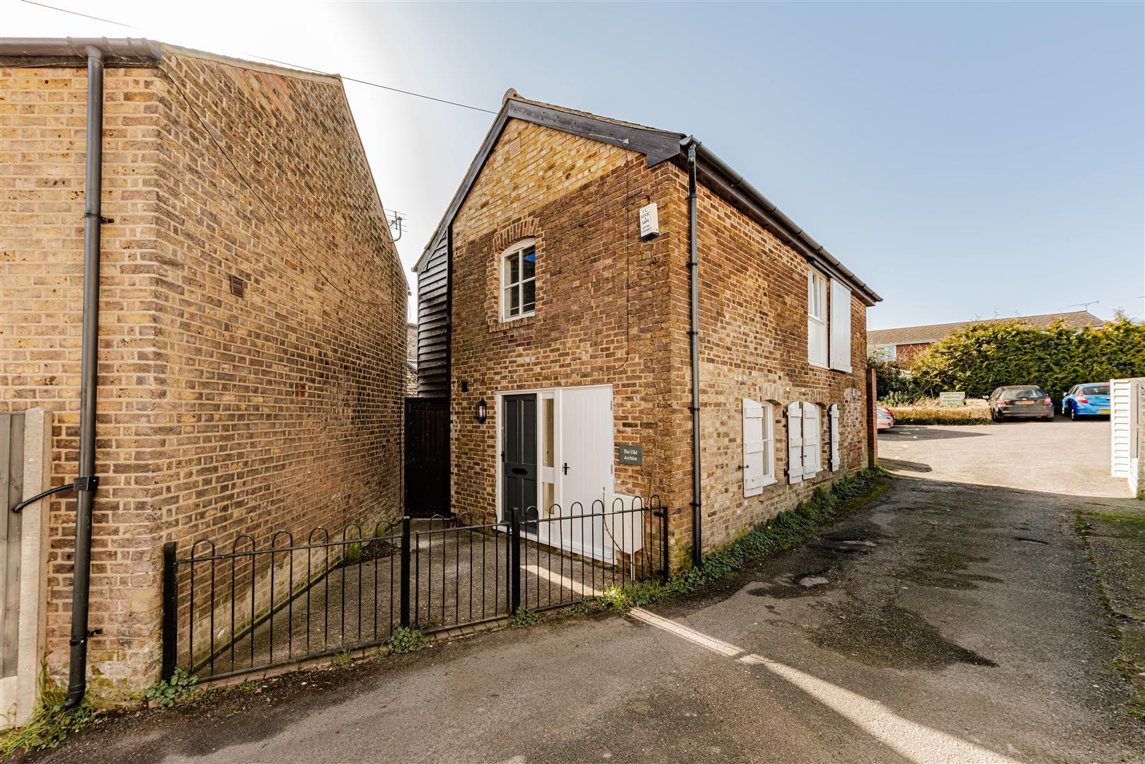 Detached House Main Photo
