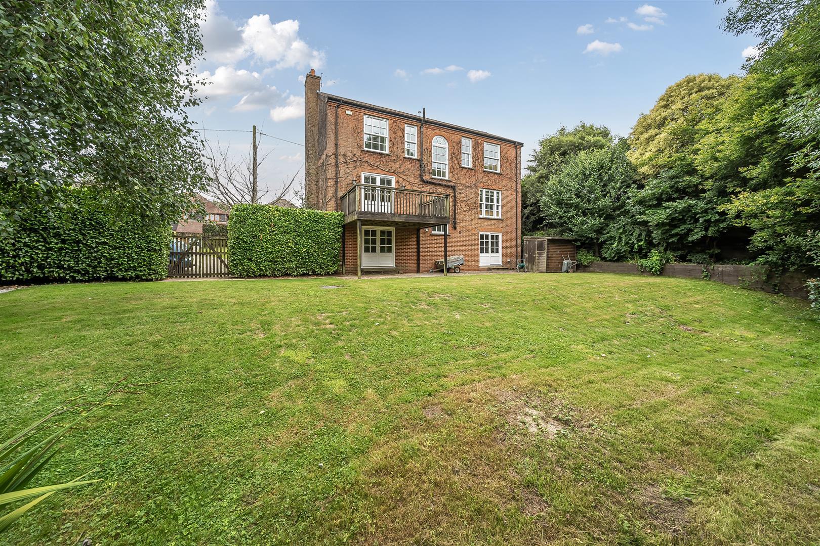 Detached House Photo 1