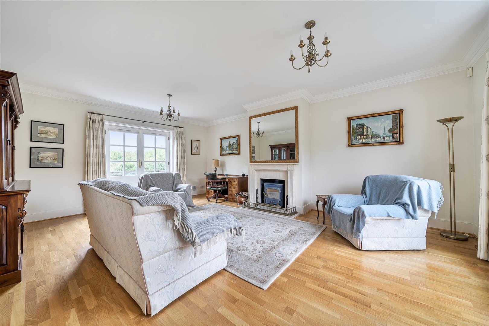 Detached House Photo 3