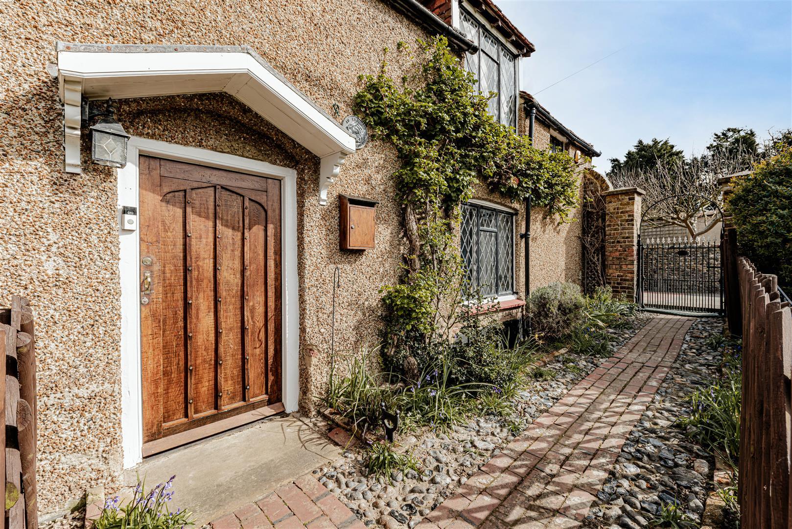 Semi-Detached House Photo 2
