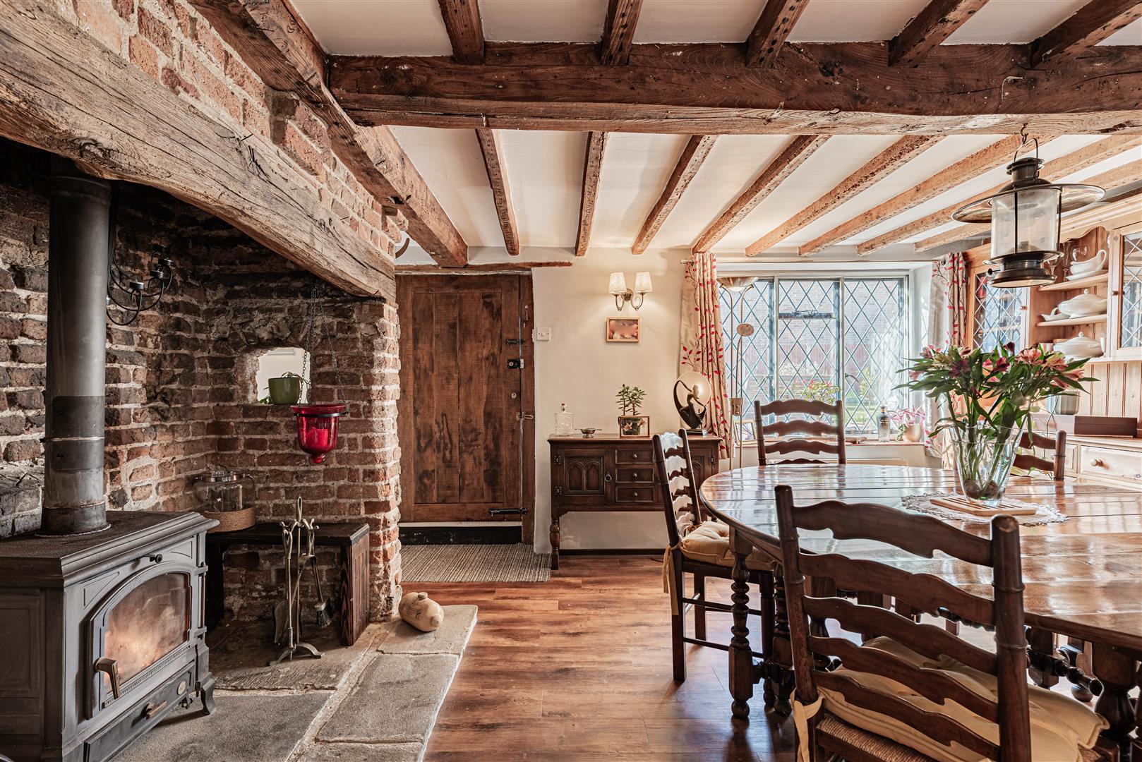 Semi-Detached House Photo 3