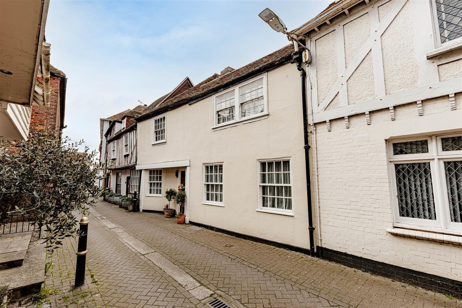 Terraced House Photo 1