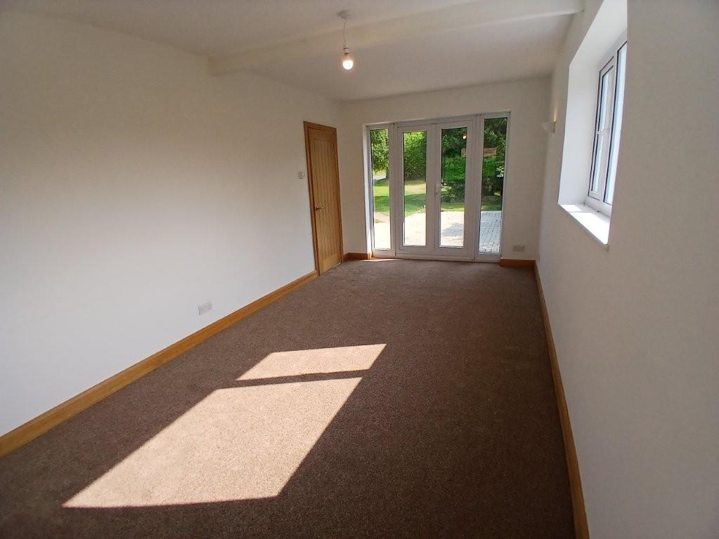 Detached Bungalow Photo 2
