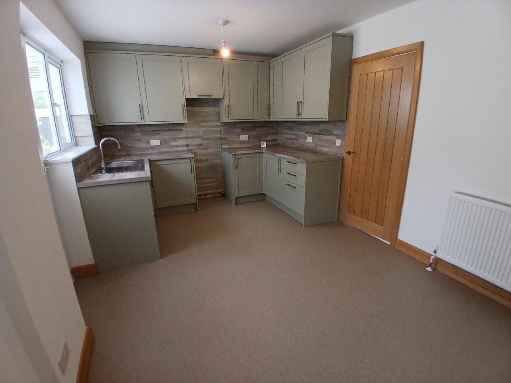 Detached Bungalow Photo 3
