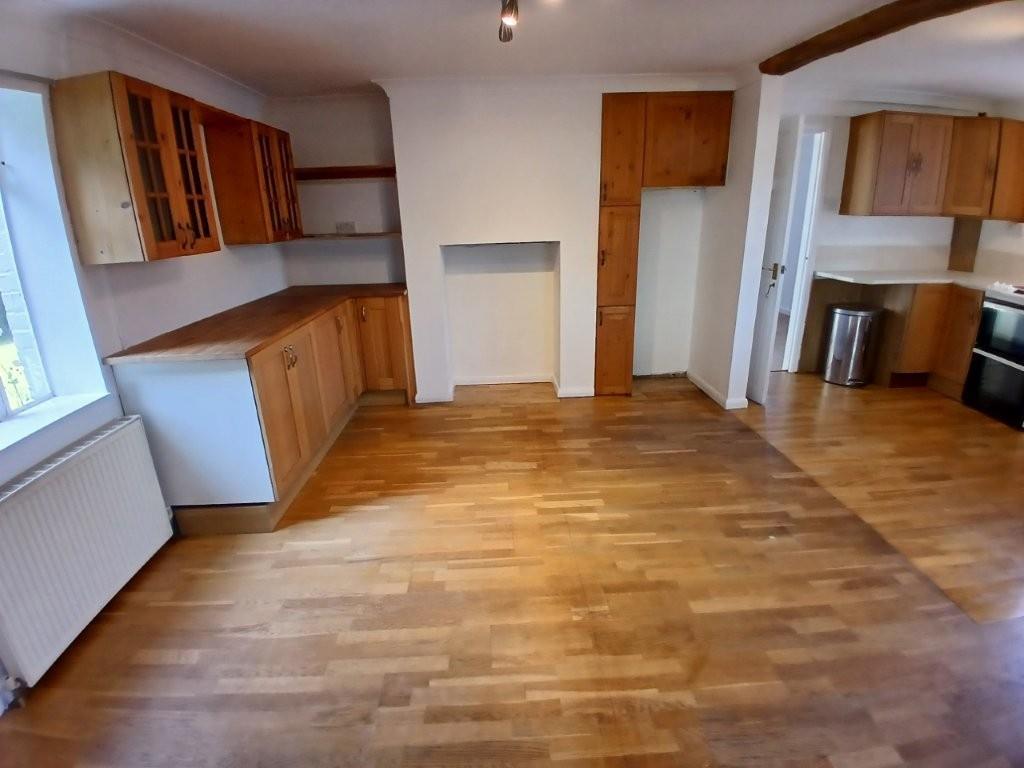 Detached House Photo 2