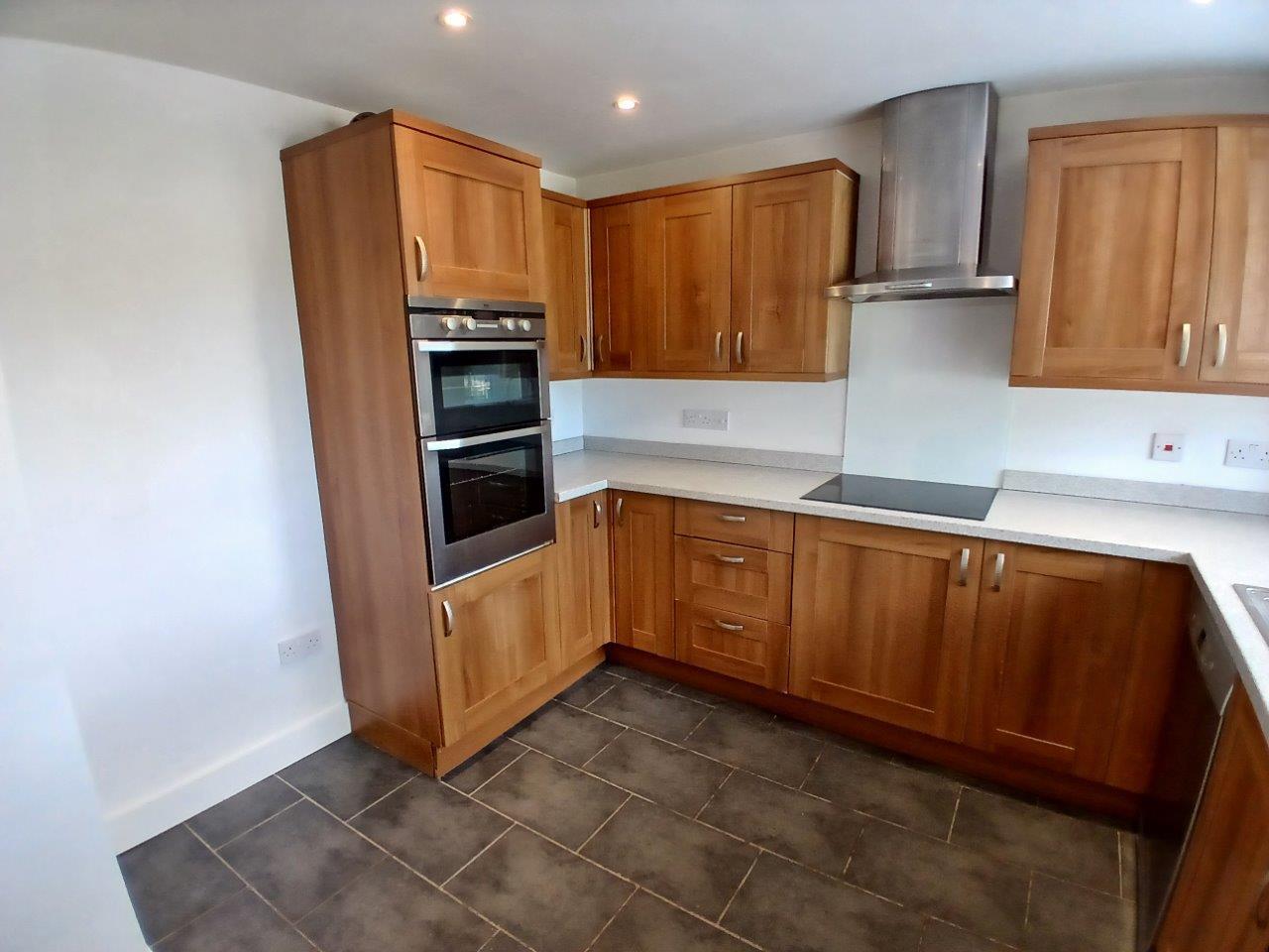 Semi-Detached House Photo 2