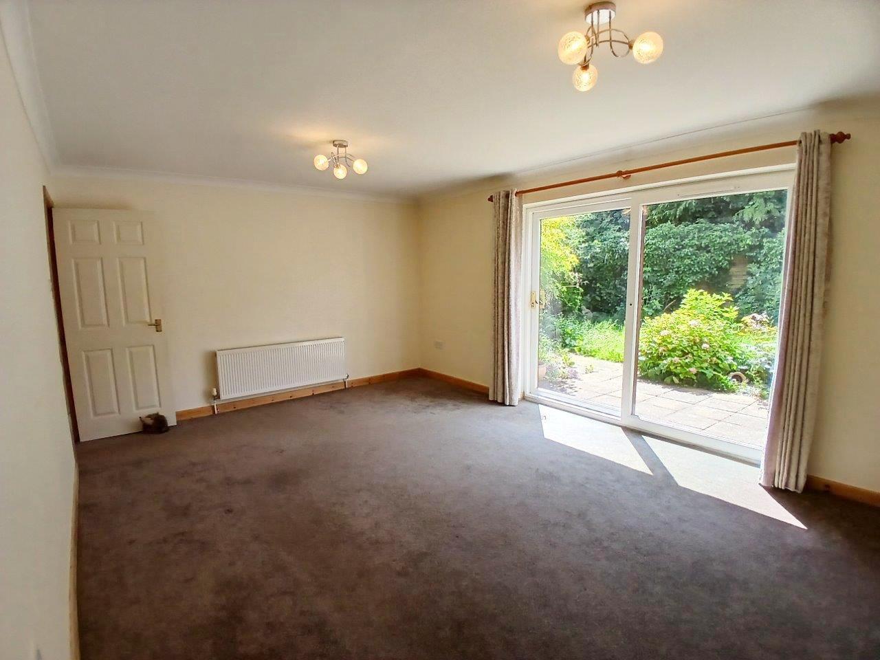 Semi-Detached House Photo 2