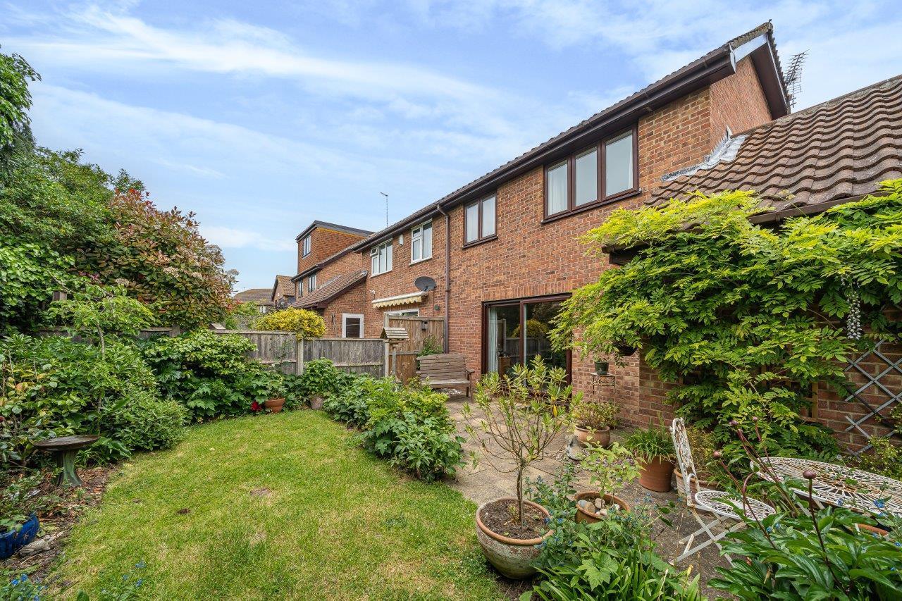 Semi-Detached House Photo 3