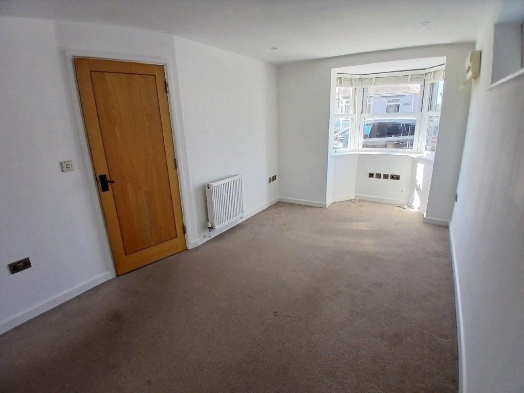 Semi-Detached House Photo 2