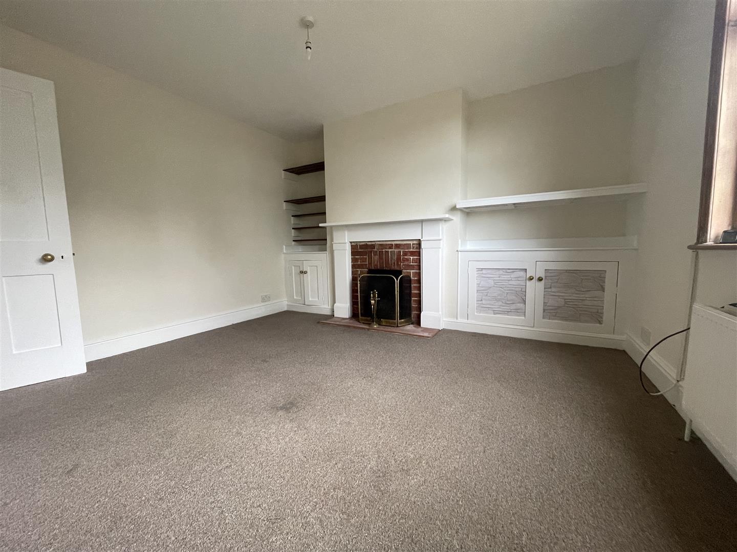 Semi-Detached House Photo 2