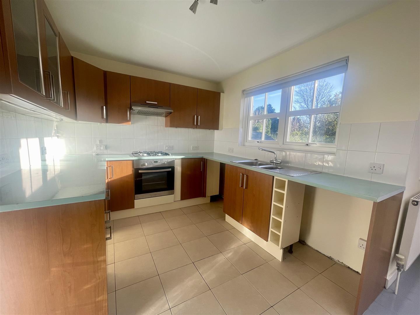 Semi-Detached House Photo 2