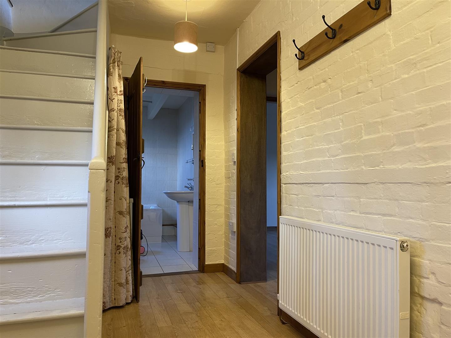 Semi-Detached House Photo 2