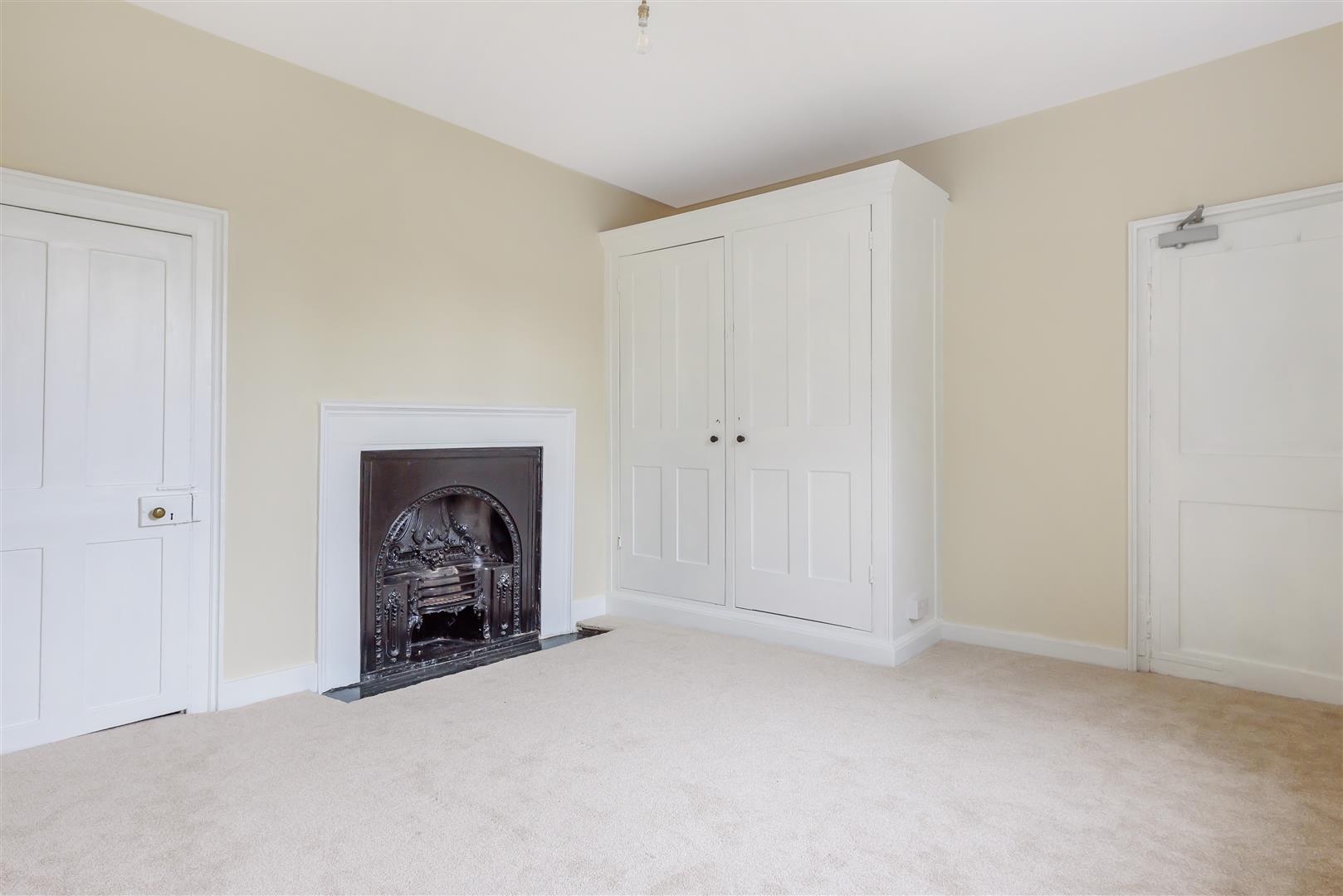 Detached House Photo 2