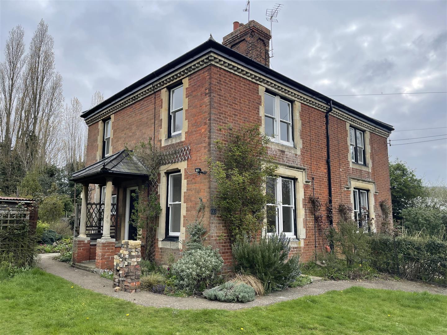 Semi-Detached House Main Photo