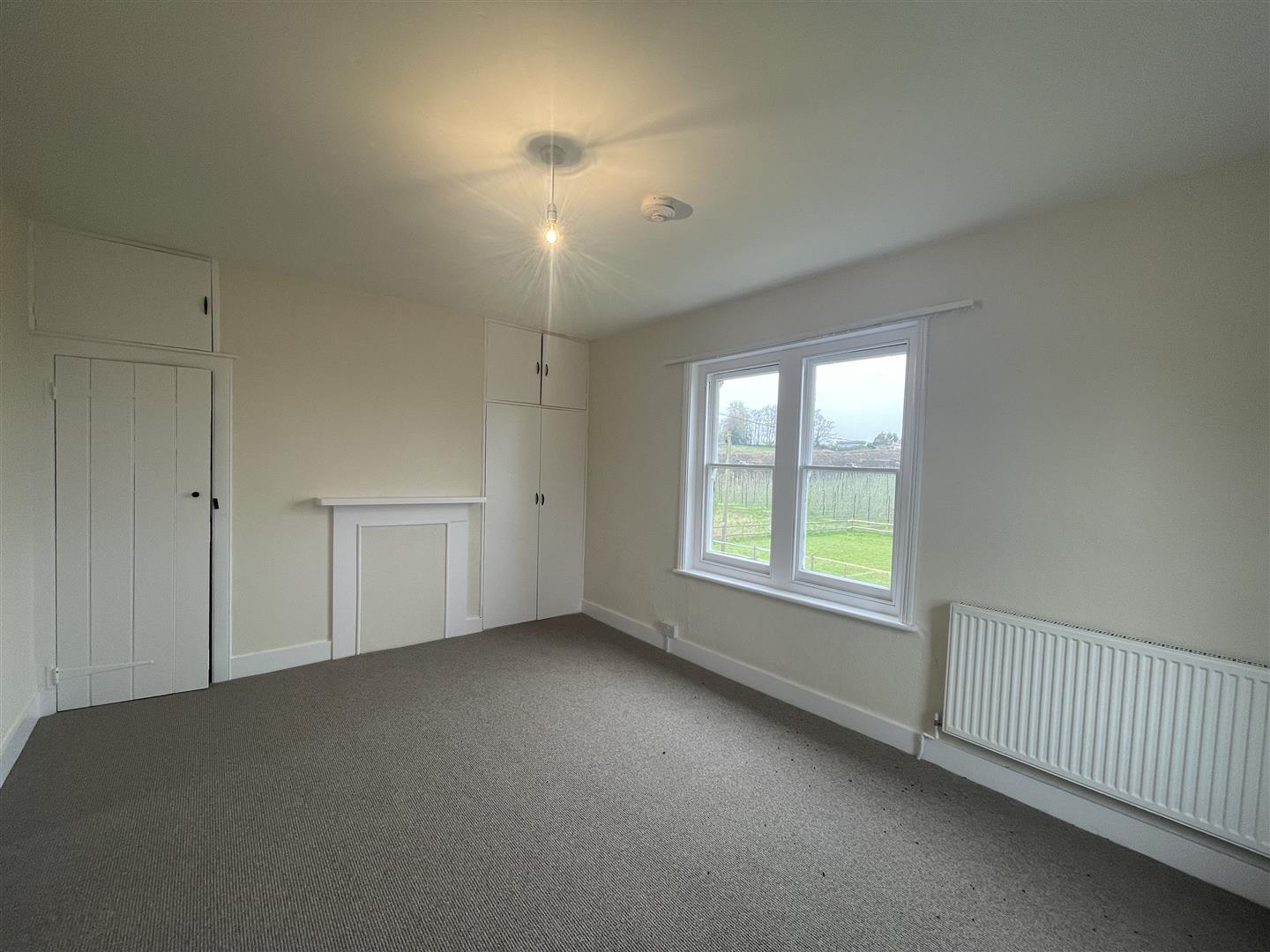 Semi-Detached House Photo 3