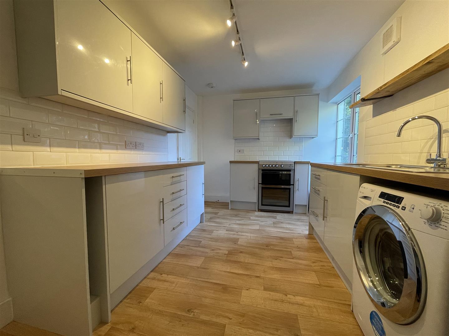 Semi-Detached House Photo 2