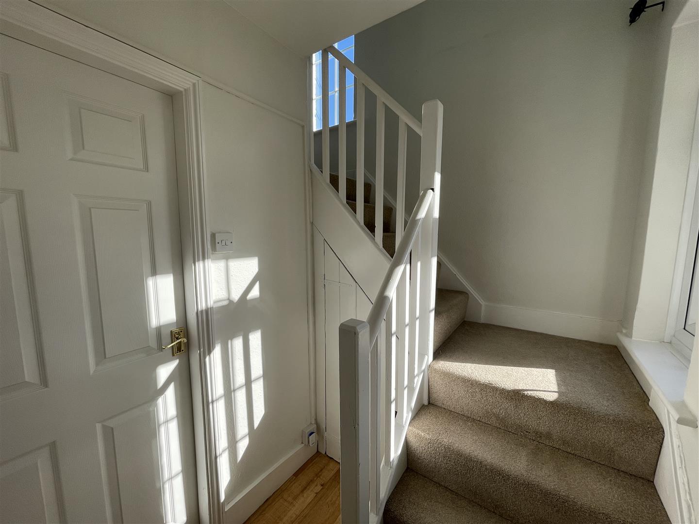 Semi-Detached House Photo 3