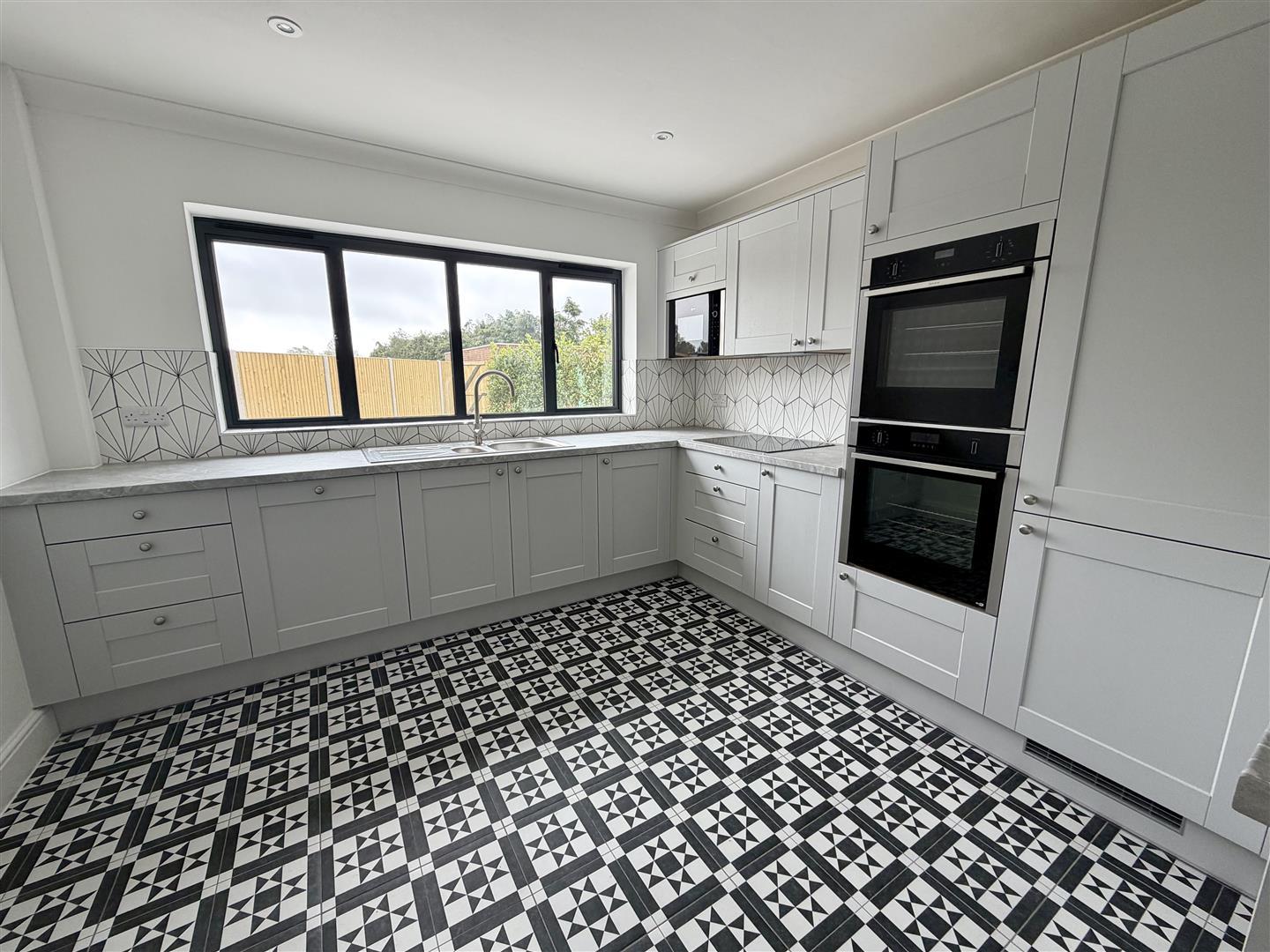 Detached House Photo 1